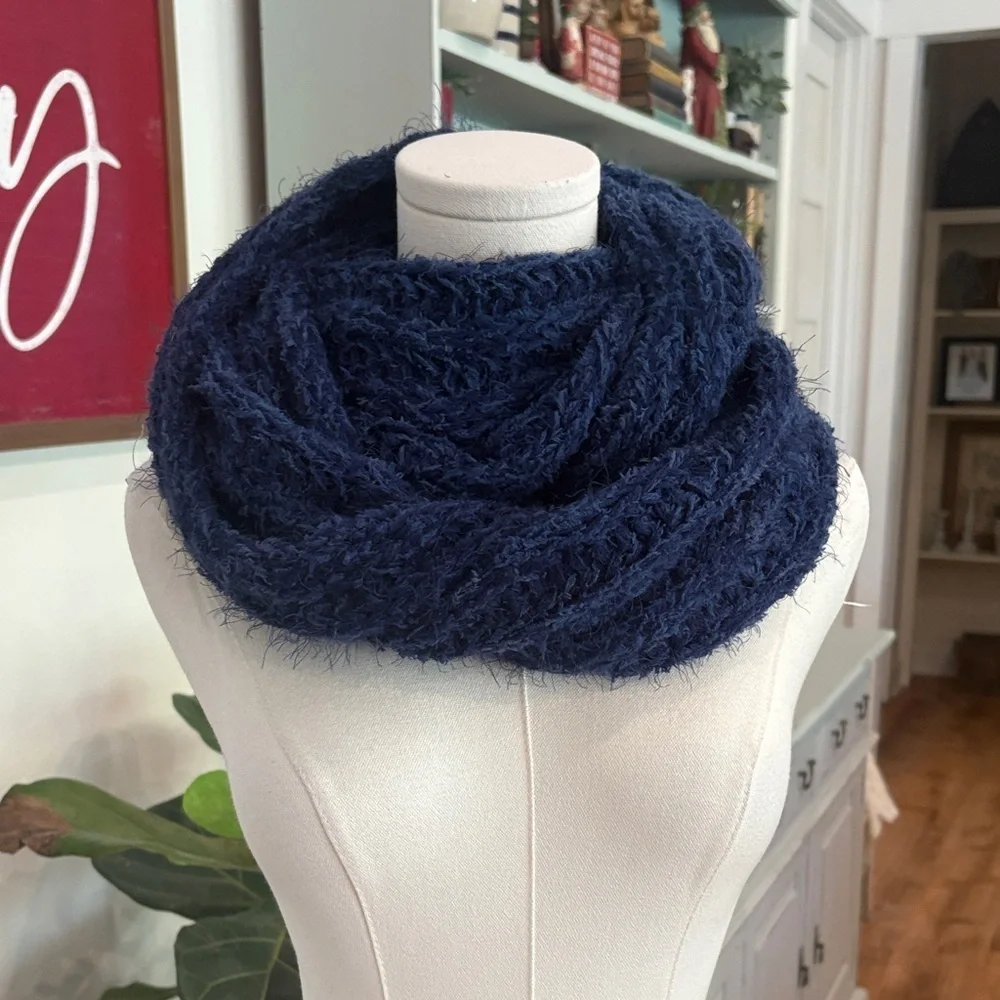 NEW I.N.C. Women's ONE SIZE Infinity Fluffy Dark Blue Cozy Winter Neck Scarf